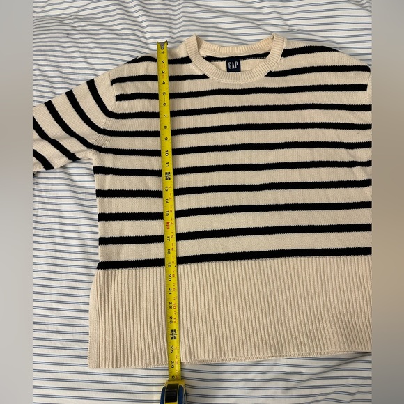 GAP 24/7 Split-Hem Crewneck Sweater - Picture 6 of 8